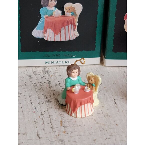 Hallmark miniature tea time with Teddy set ornament Xmas - Picture 3 of 6